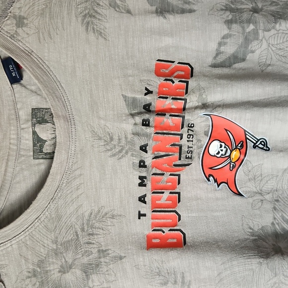Tommy Bahama Bucaneer Gray Floral T-Shirt - Picture 1 of 6